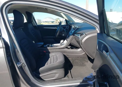 2014 Ford Fusion Hybrid Se z USA, uszkodzony, nr VIN 3FA6P0LU2ER185458